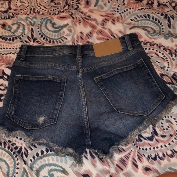 Lightly worn high waisted denim shorts - Picture 2 of 3